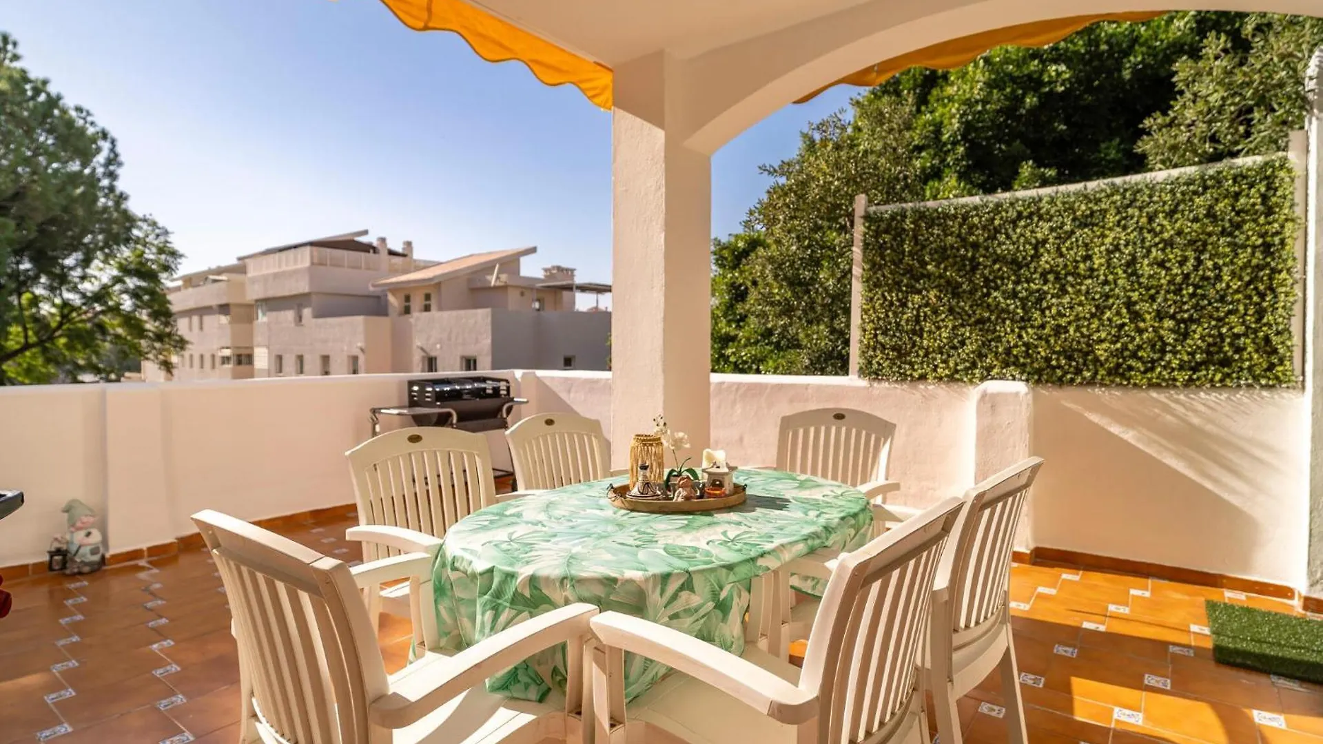 Stunning Apartment In Benalamdena With Kitchen ベナルマデナ 0*,