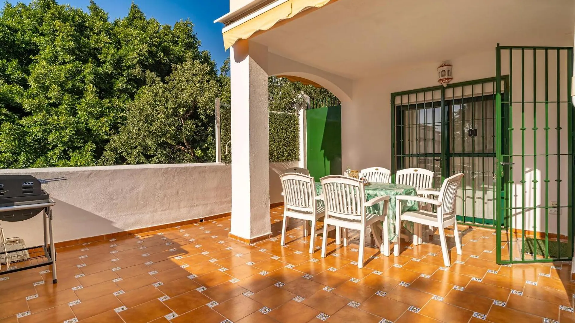 Stunning Apartment In Benalamdena With Kitchen ベナルマデナ
