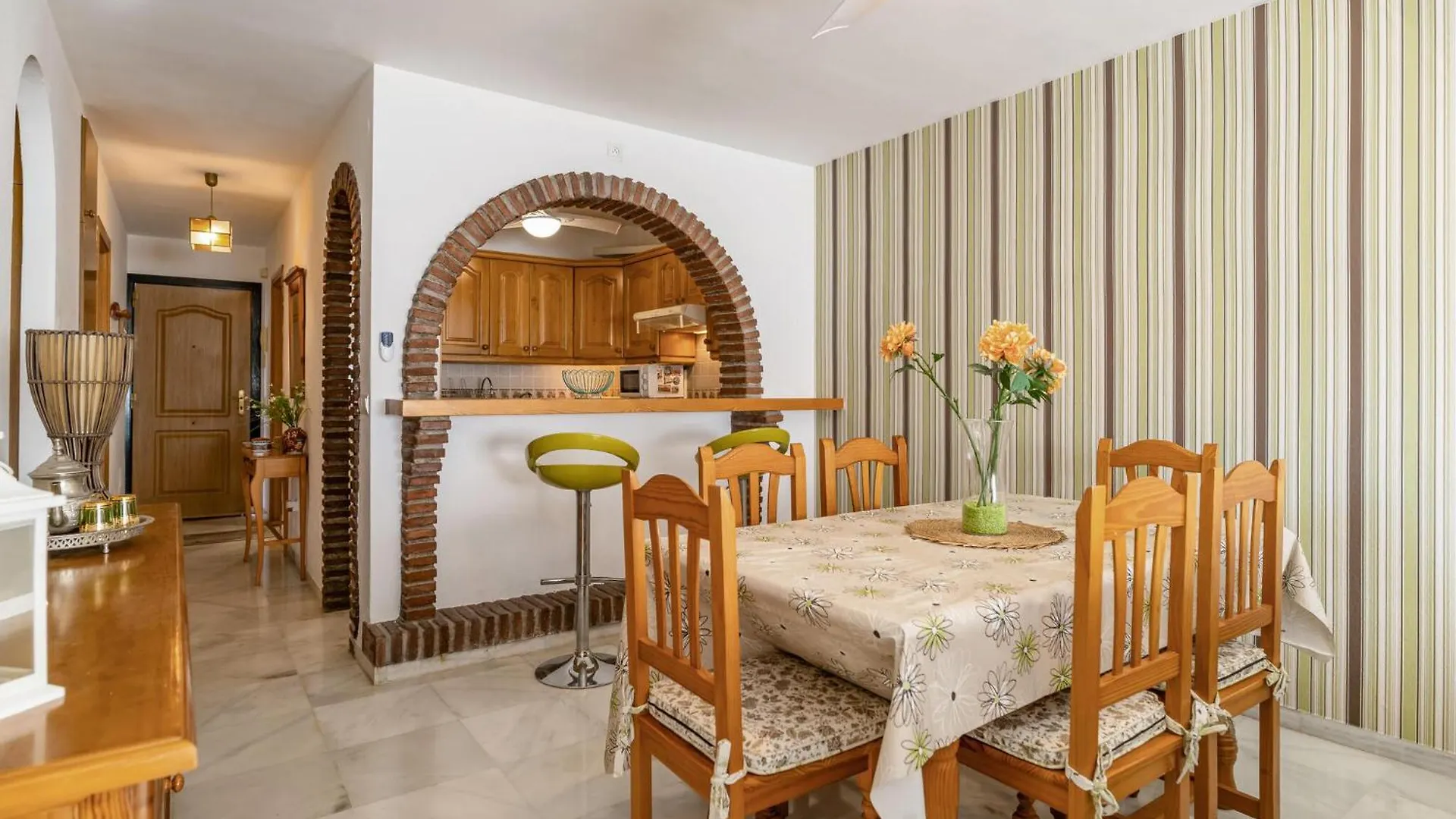 Stunning Apartment In Benalamdena With Kitchen ベナルマデナ