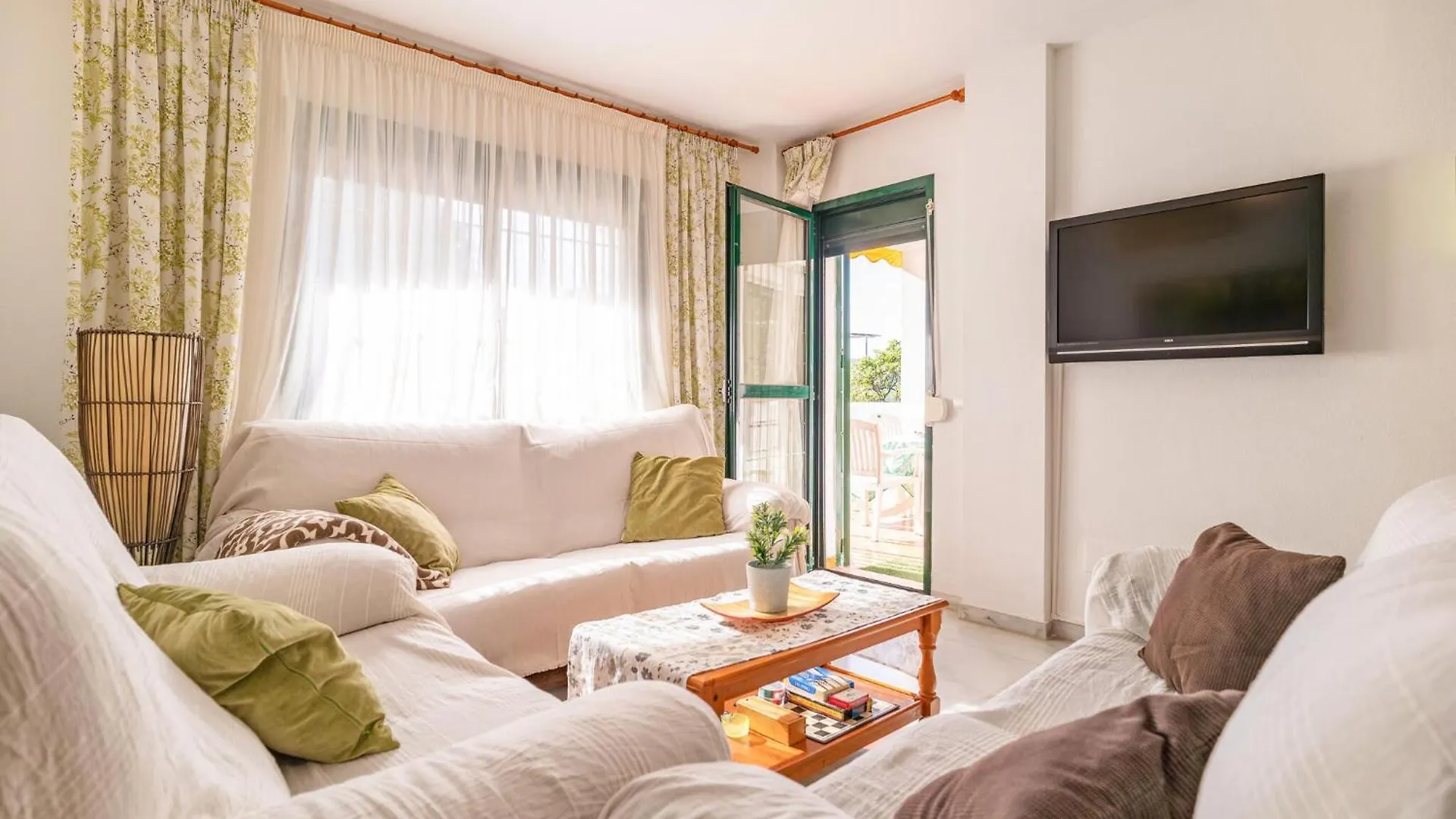 Stunning Apartment In Benalamdena With Kitchen Benalmádena 0*,  Espanha